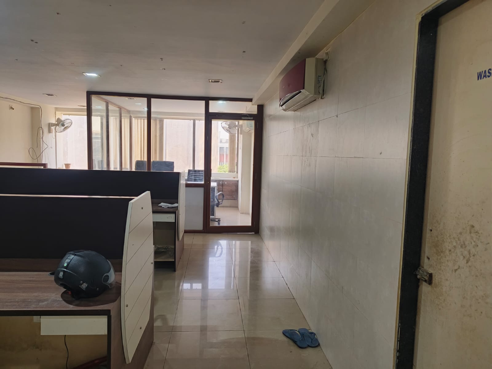 Office 885 Sq. Ft. Commercial Office for Rent in Sg Highway Ahmedabad - Media 6