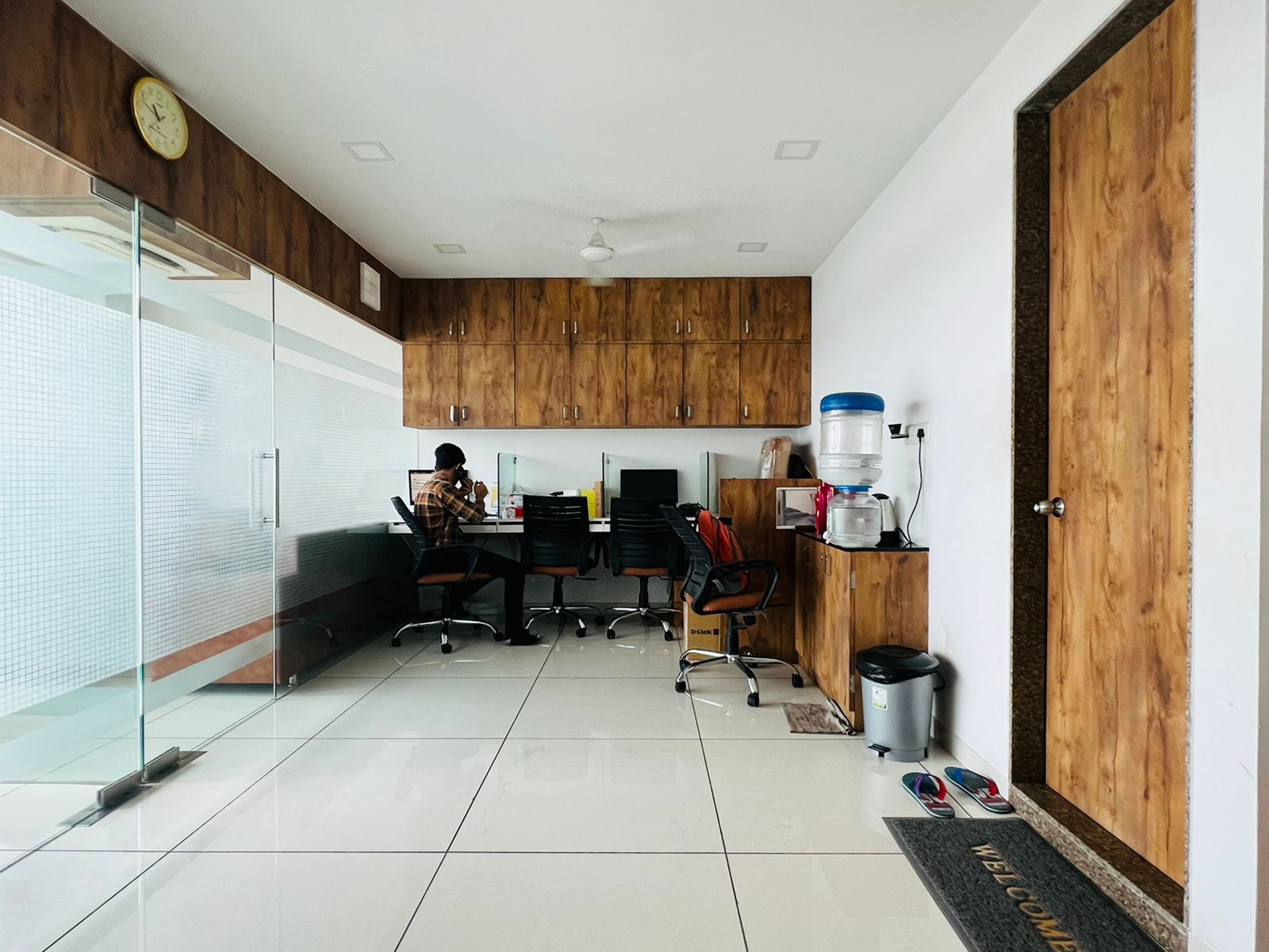 Office 760 Sq. Ft. Commercial Office for Rent in Sindhu Bhavan Road Ahmedabad - Media 4