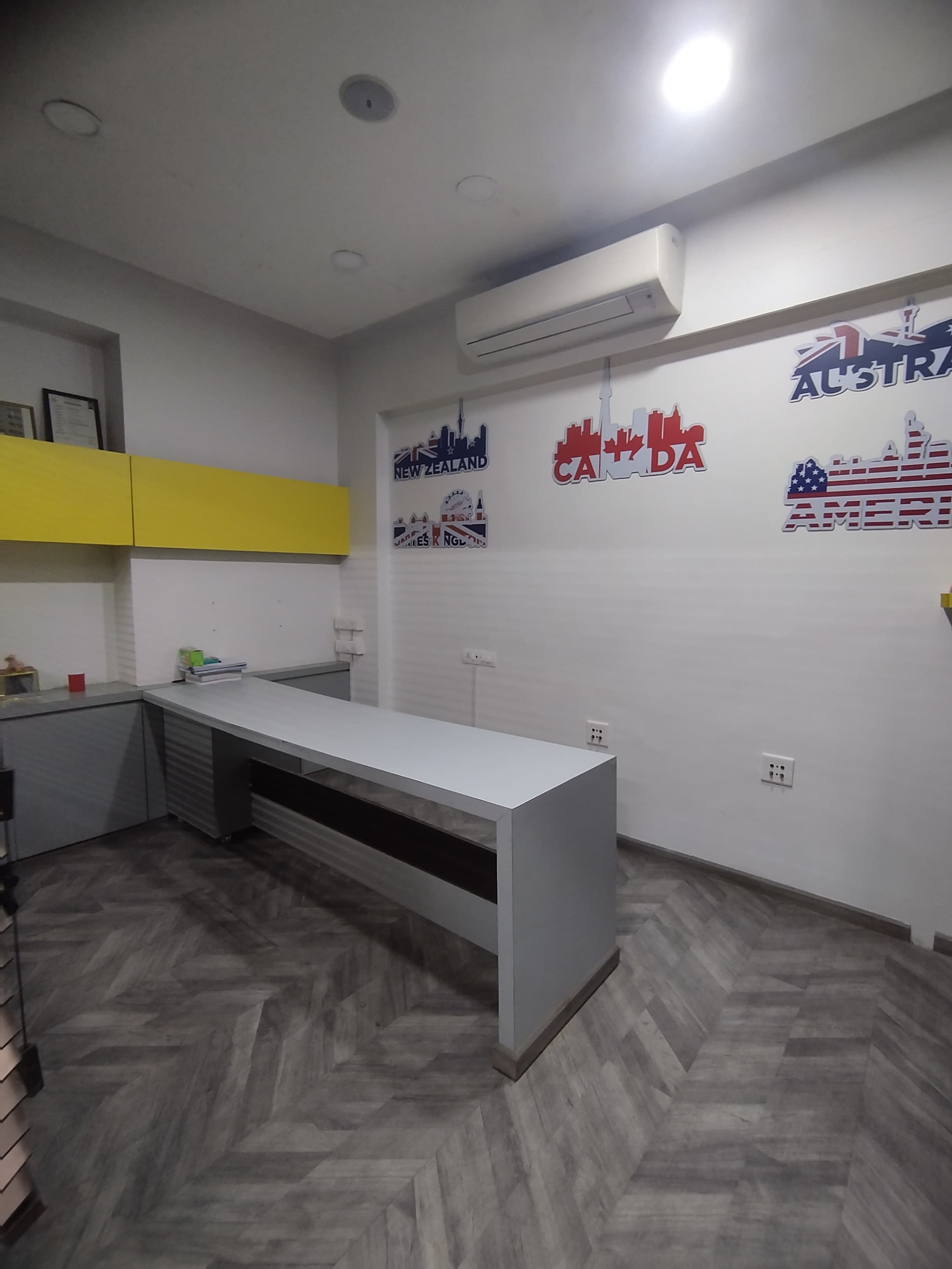 Office 1639 Sq. Ft. Commercial Office for Rent in Prahladnagar Ahmedabad - Media 3