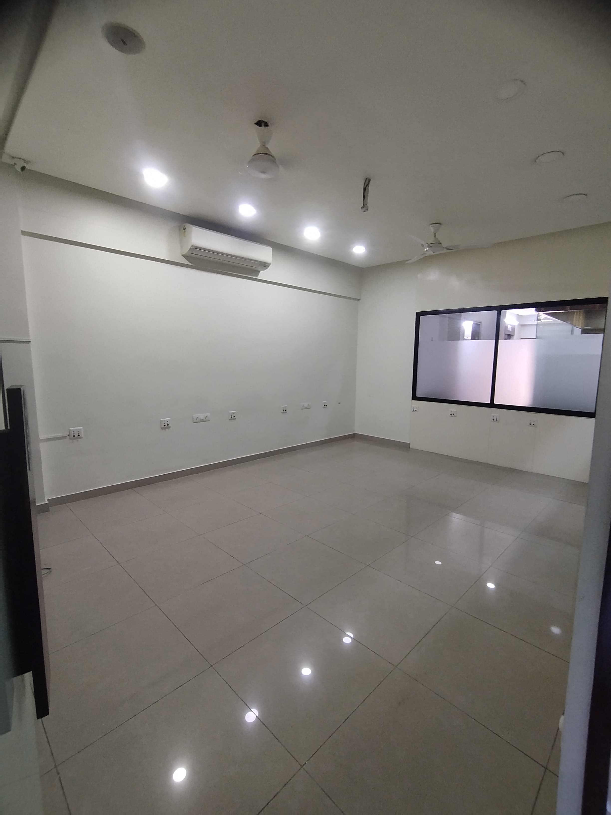 Office 1639 Sq. Ft. Commercial Office for Rent in Prahladnagar Ahmedabad - Media 8