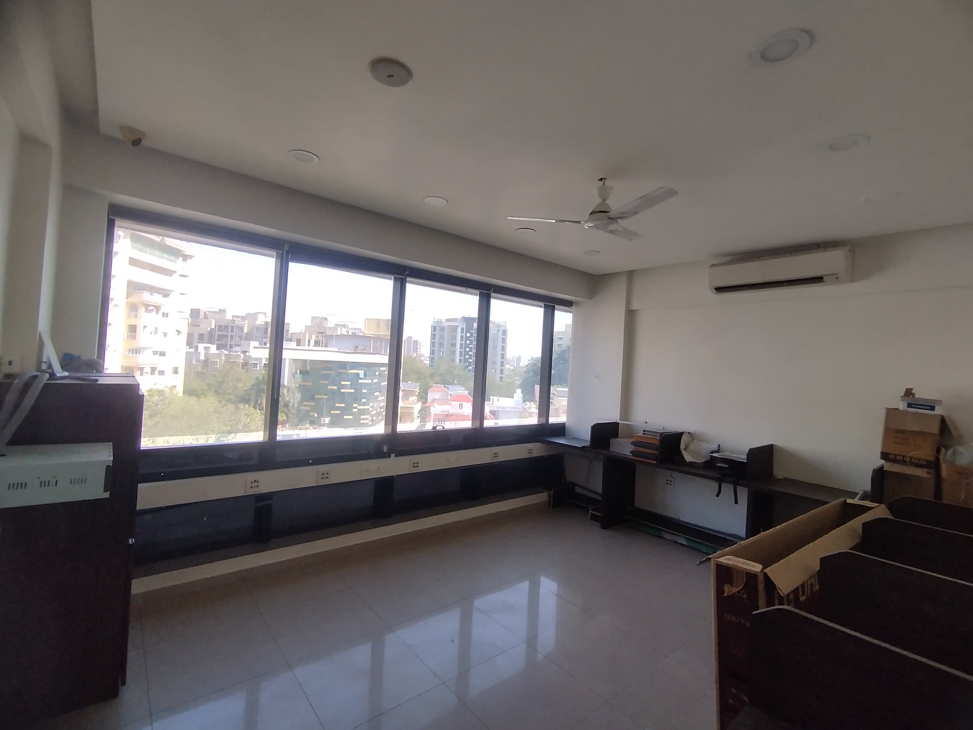 Office 1639 Sq. Ft. Commercial Office for Rent in Prahladnagar Ahmedabad - Media 9