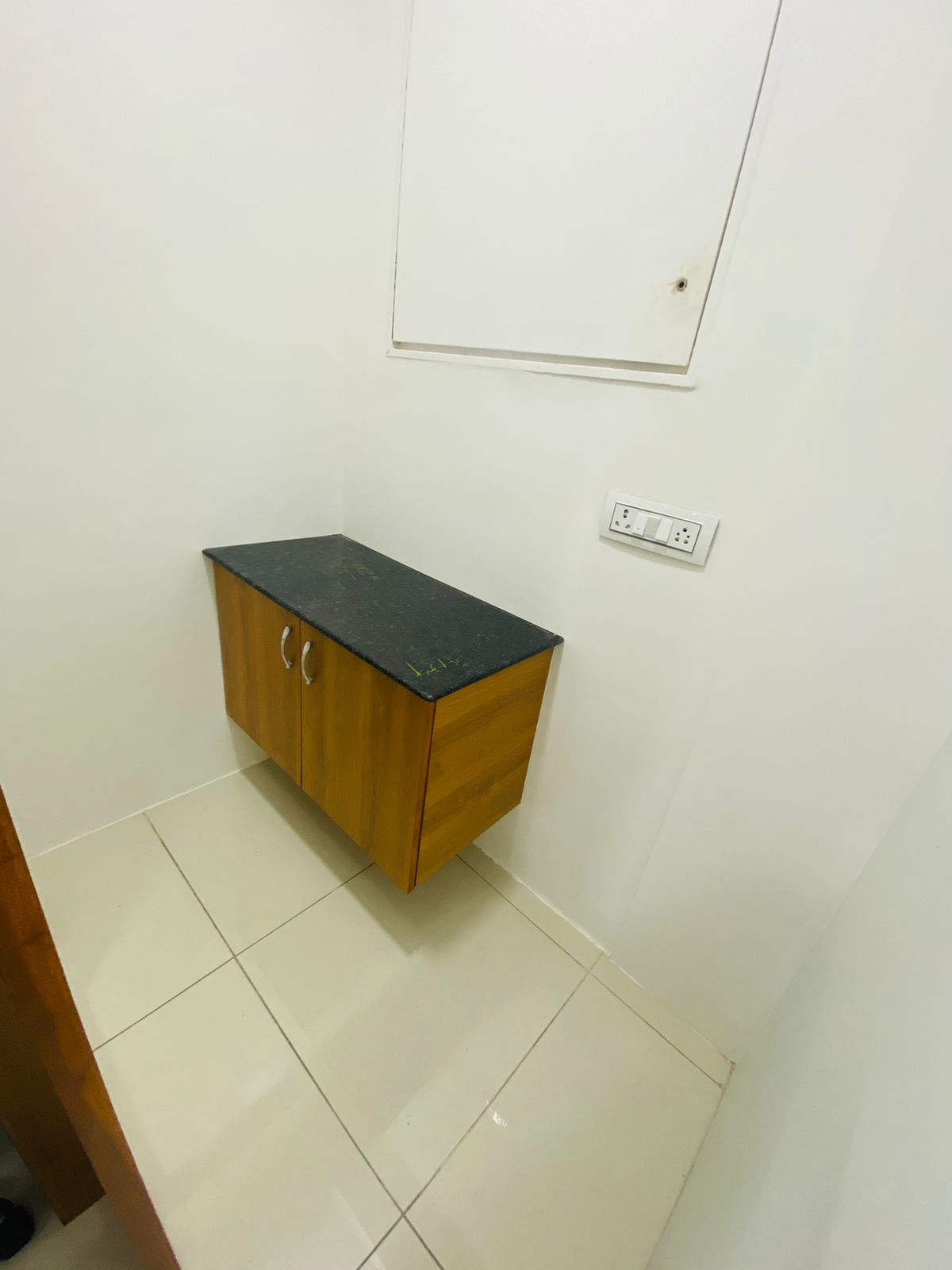 Office 507 Sq. Ft. Commercial Office for Rent in Shyamal Cross Road Ahmedabad - Media 2