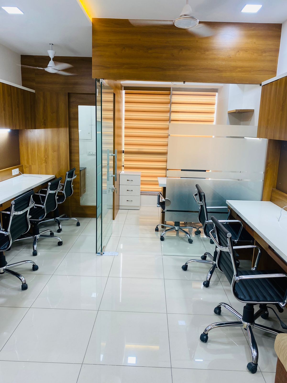 Office 507 Sq. Ft. Commercial Office for Rent in Shyamal Cross Road Ahmedabad - Media 3