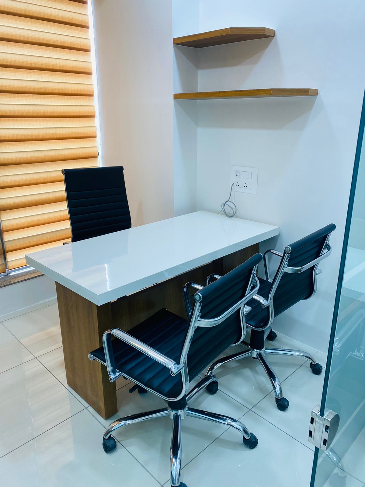 Office 507 Sq. Ft. Commercial Office for Rent in Shyamal Cross Road Ahmedabad - Media 4