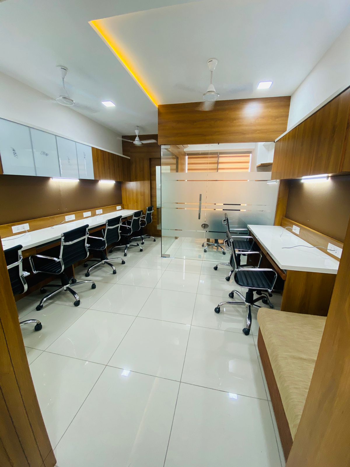 Office 507 Sq. Ft. Commercial Office for Rent in Shyamal Cross Road Ahmedabad - Media 6