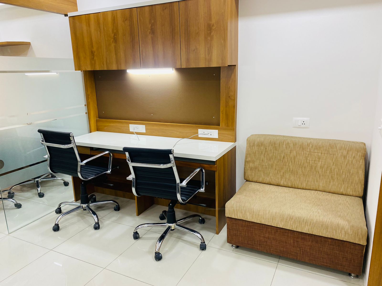 Office 507 Sq. Ft. Commercial Office for Rent in Shyamal Cross Road Ahmedabad - Media 7