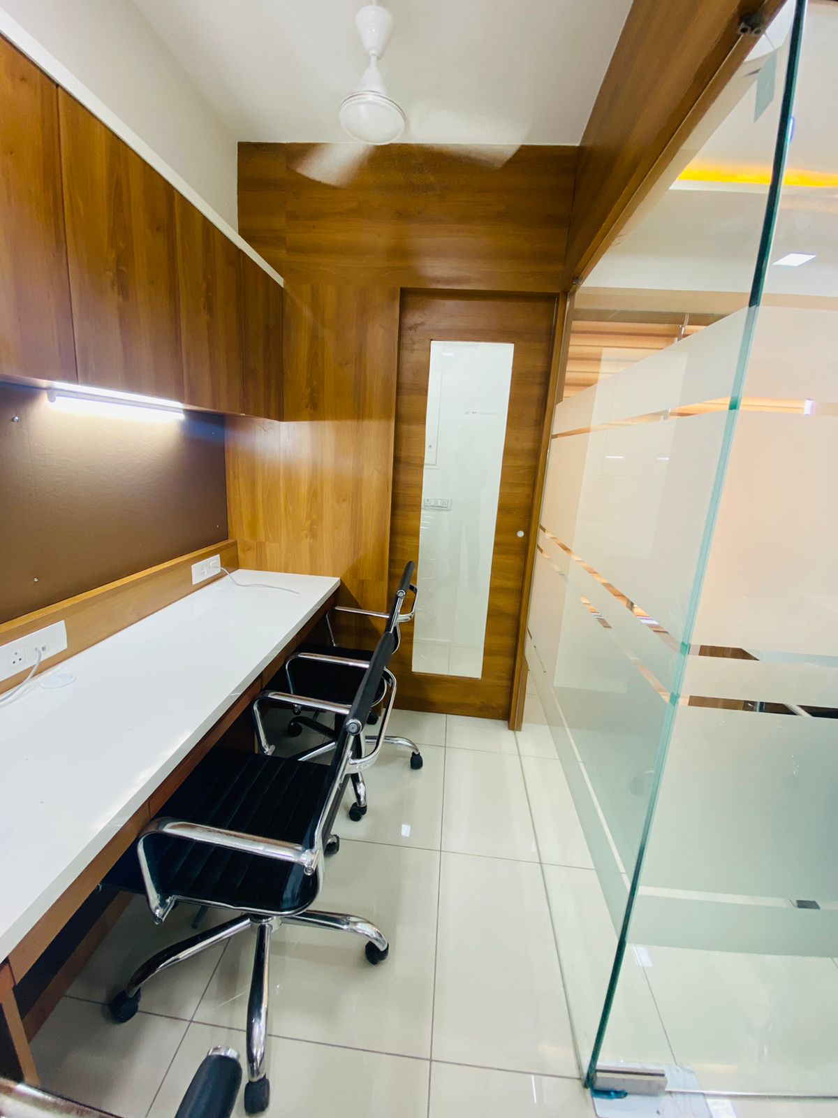 Office 507 Sq. Ft. Commercial Office for Rent in Shyamal Cross Road Ahmedabad - Media 8