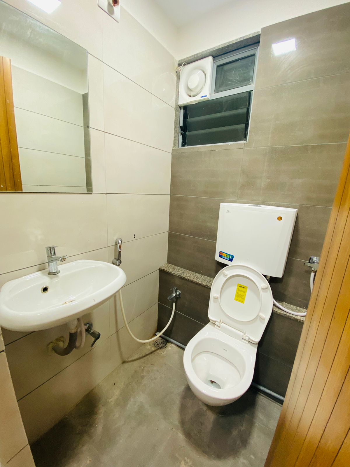 Office 507 Sq. Ft. Commercial Office for Rent in Shyamal Cross Road Ahmedabad - Media 9