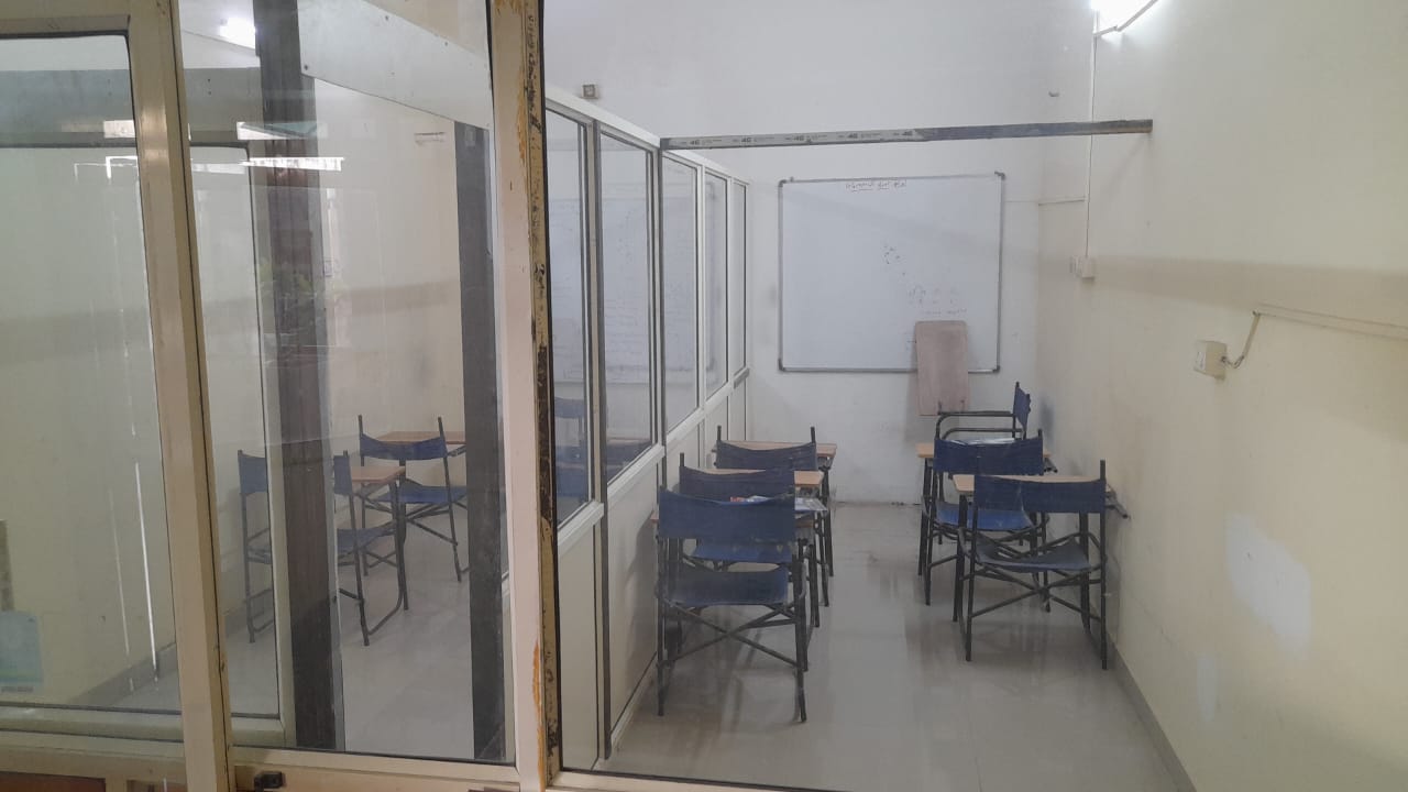 Office 420 Sq. Ft. Commercial Office for Rent in Jagatpur Ahmedabad - Media 4