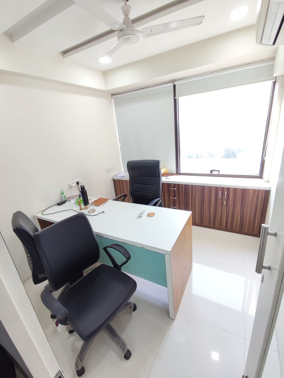 Office 600 Sq. Ft. Commercial Office for Rent in Drive In Road Ahmedabad - Media 3