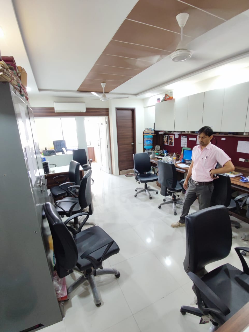 Office 600 Sq. Ft. Commercial Office for Rent in Drive In Road Ahmedabad - Media 4