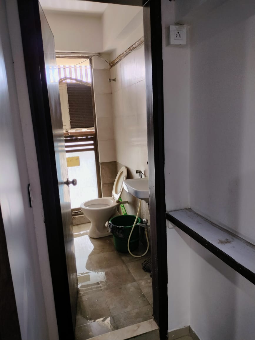Office 682 Sq. Ft. Commercial Office for Rent in Zydus Road Ahmedabad - Media 2