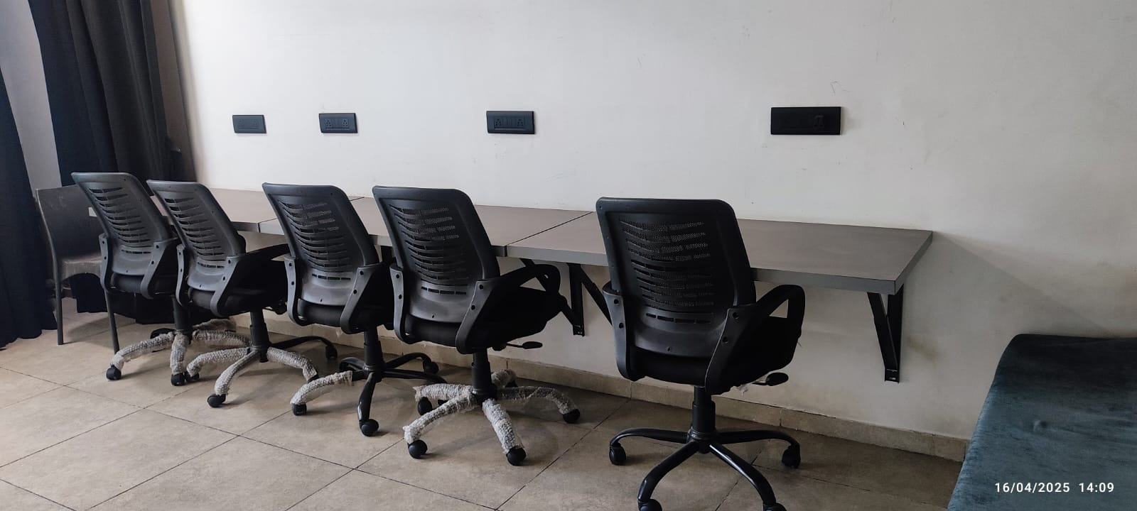 Office 795 Sq. Ft. Commercial Office for Rent in Thaltej Ahmedabad - Media 8