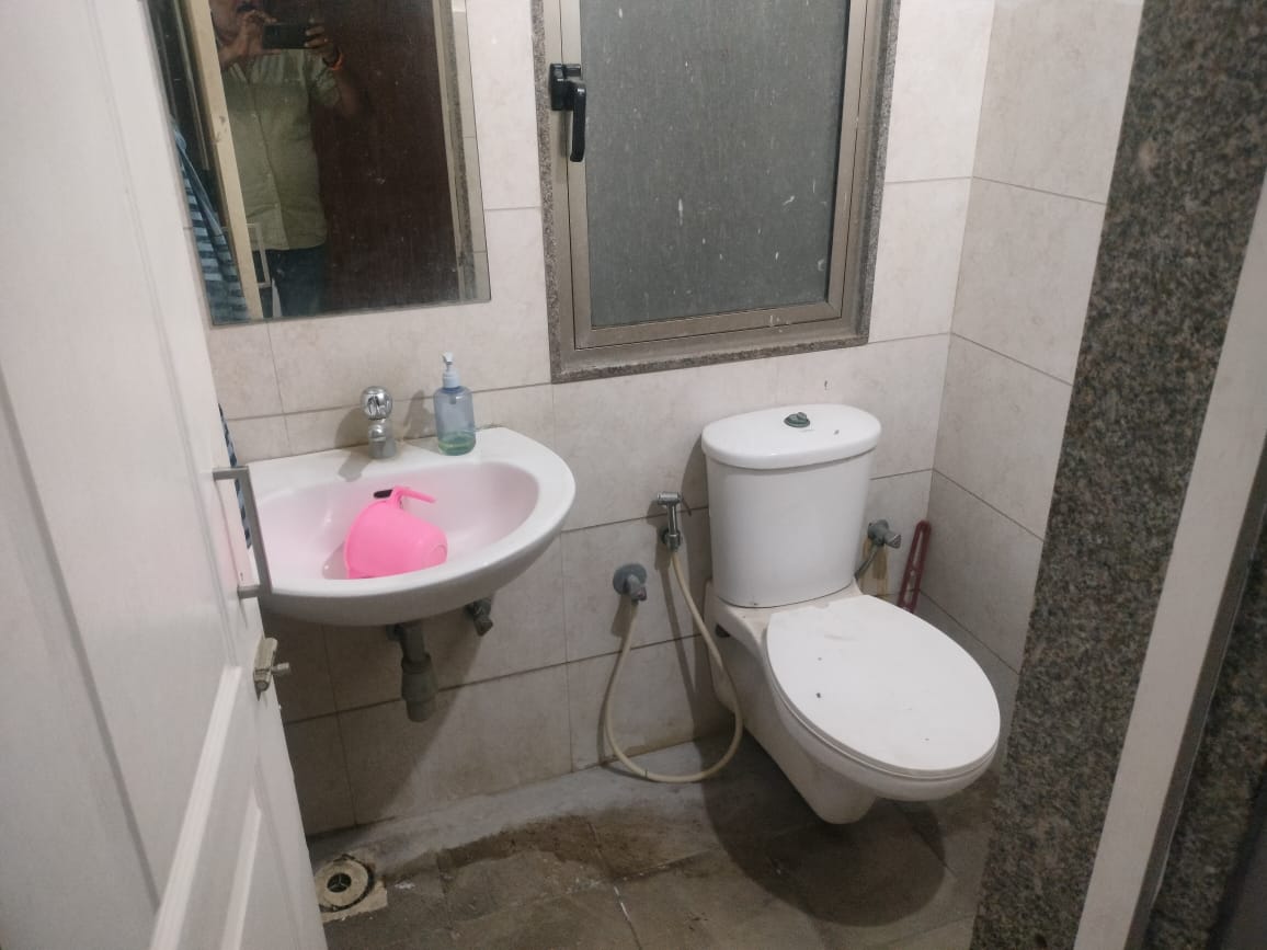Office 530 Sq. Ft. Commercial Office for Sale in Prahladnagar Ahmedabad - Media 2