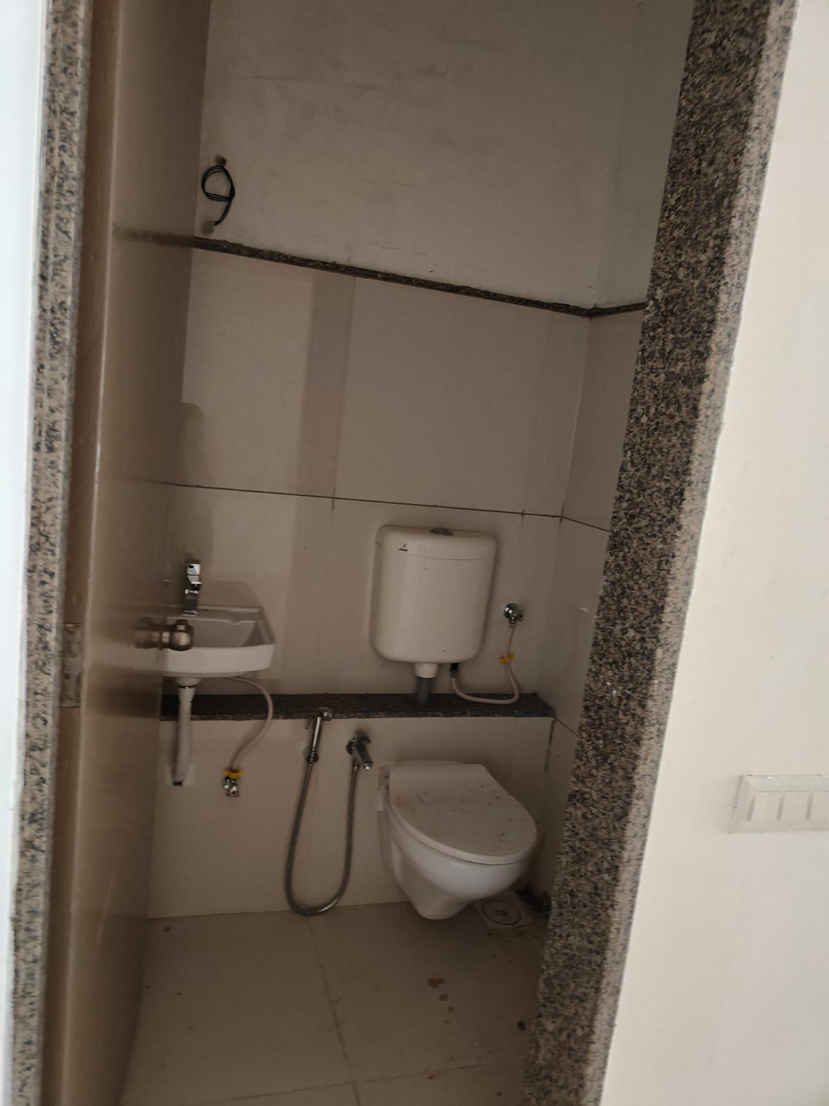 Showroom 1751 Sq. Ft. Showroom First Floor for Rent in Shela Ahmedabad - Media 4