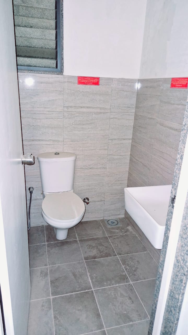 Office 650 Sq. Ft. Commercial Office for Rent in Prahladnagar Ahmedabad - Media 5