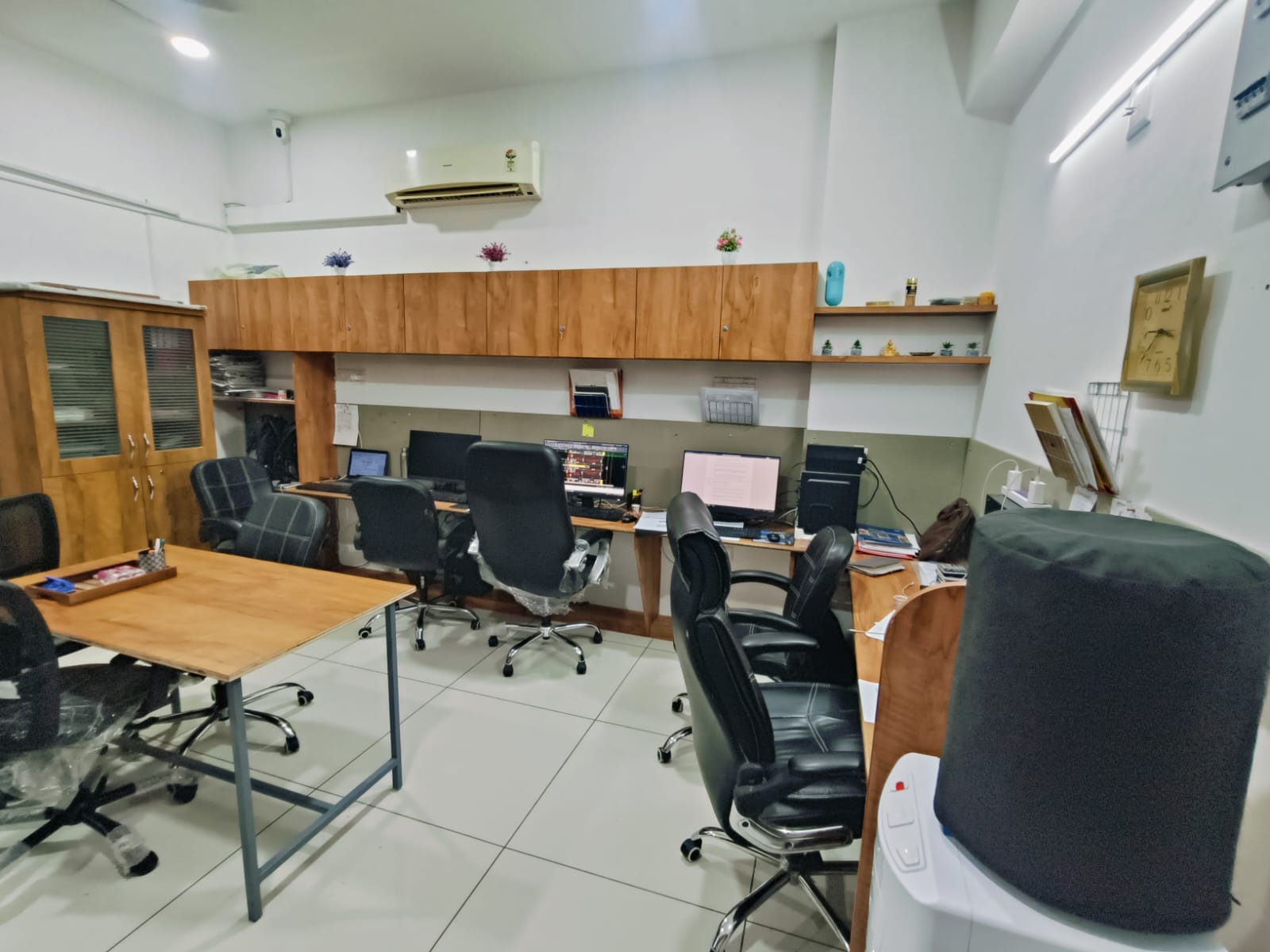 Office 625 Sq. Ft. Commercial Office for Rent in Jagatpur Ahmedabad - Media 2