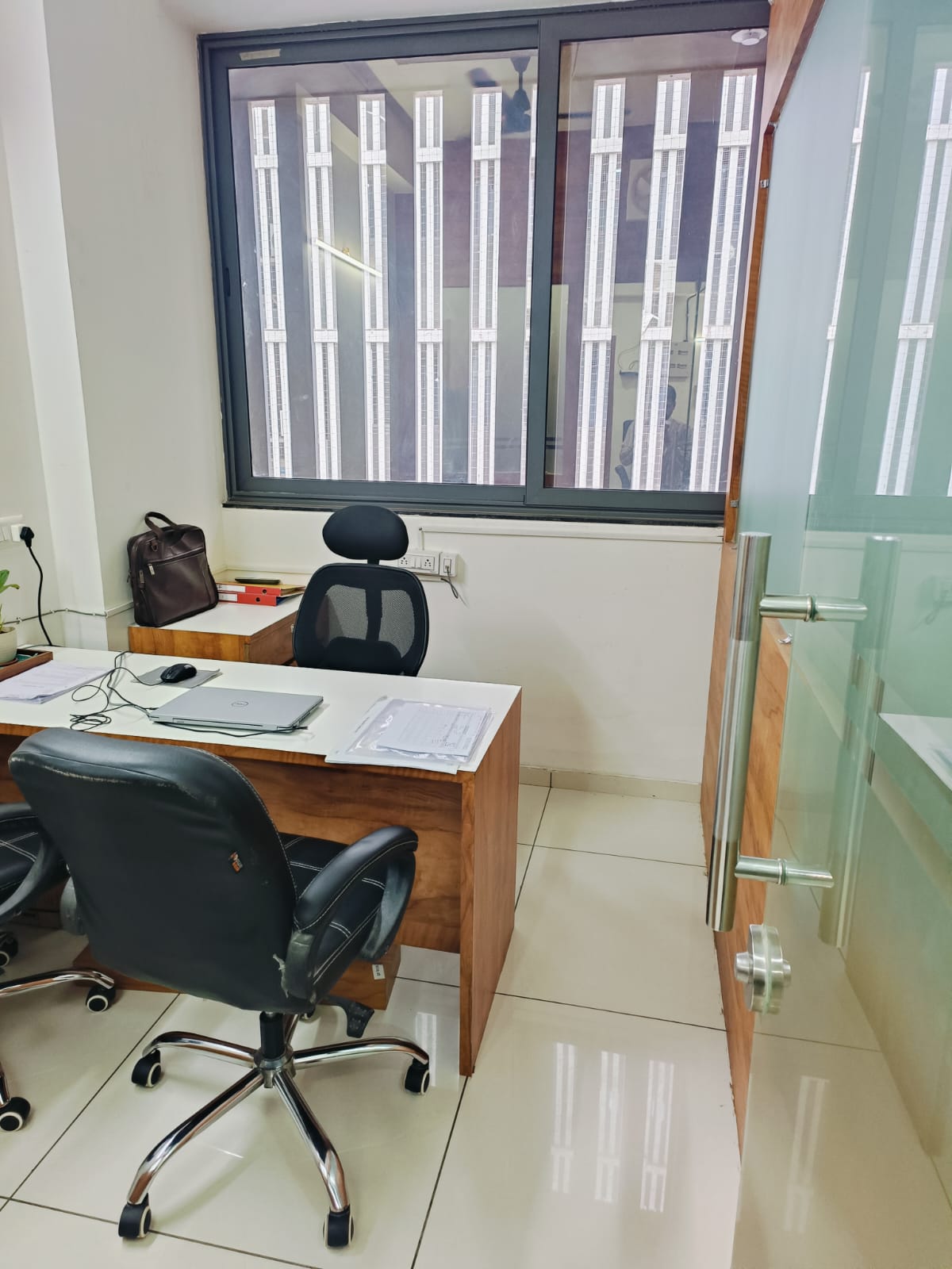 Office 625 Sq. Ft. Commercial Office for Rent in Jagatpur Ahmedabad - Media 8