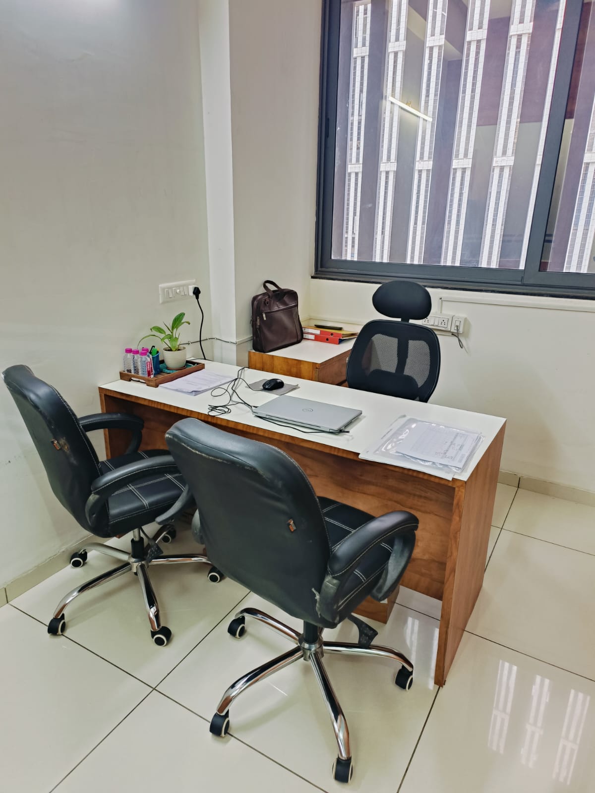 Office 625 Sq. Ft. Commercial Office for Rent in Jagatpur Ahmedabad - Media 9