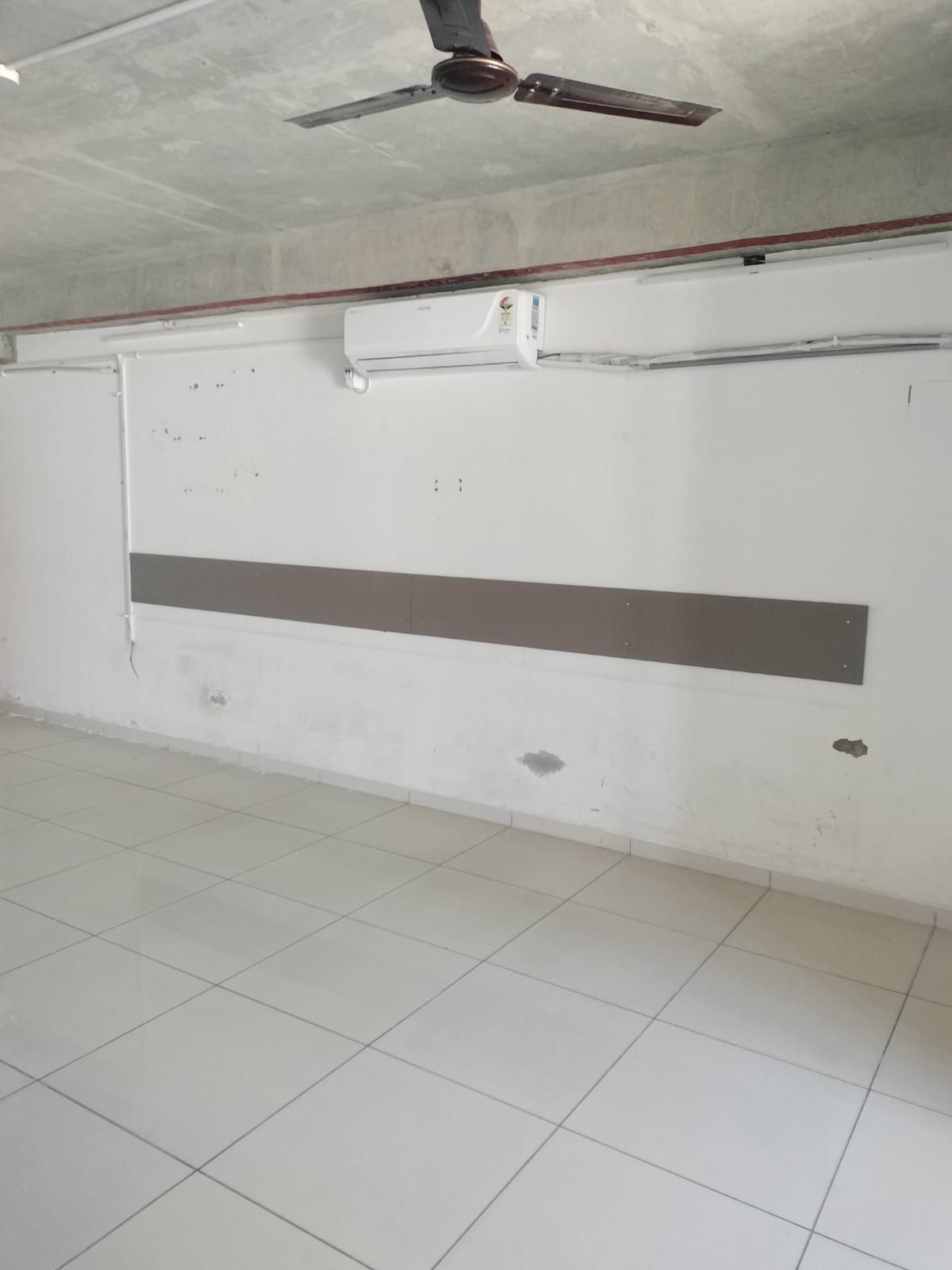 Office 847 Sq. Ft. Commercial Office for Sale in Shyamal Cross Road Ahmedabad - Media 3