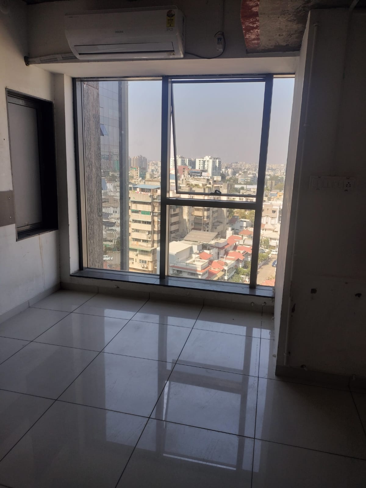 Office 847 Sq. Ft. Commercial Office for Sale in Shyamal Cross Road Ahmedabad - Media 5