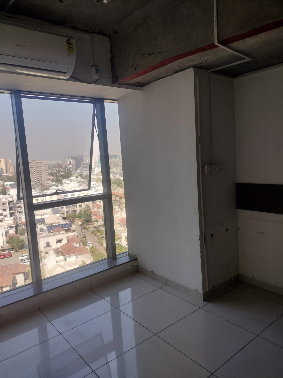 Office 847 Sq. Ft. Commercial Office for Sale in Shyamal Cross Road Ahmedabad - Media 6