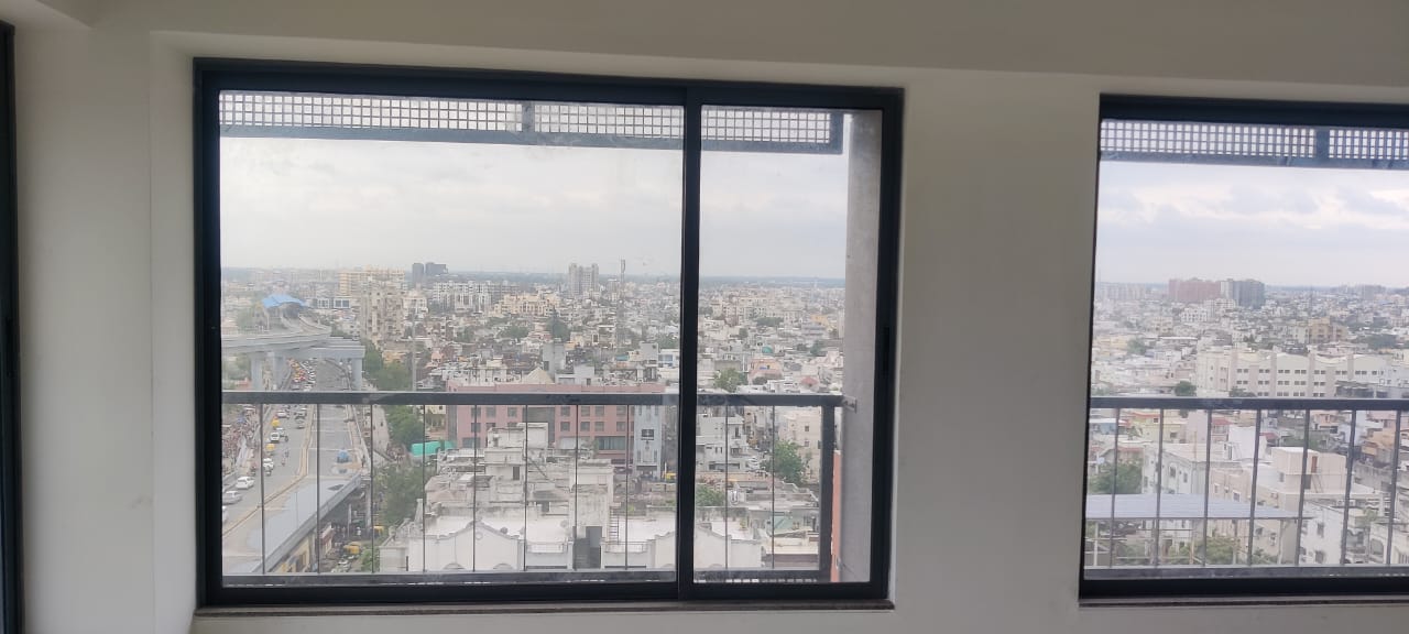 Office 925 Sq. Ft. Commercial Office for Rent in Satellite Ahmedabad - Media 2
