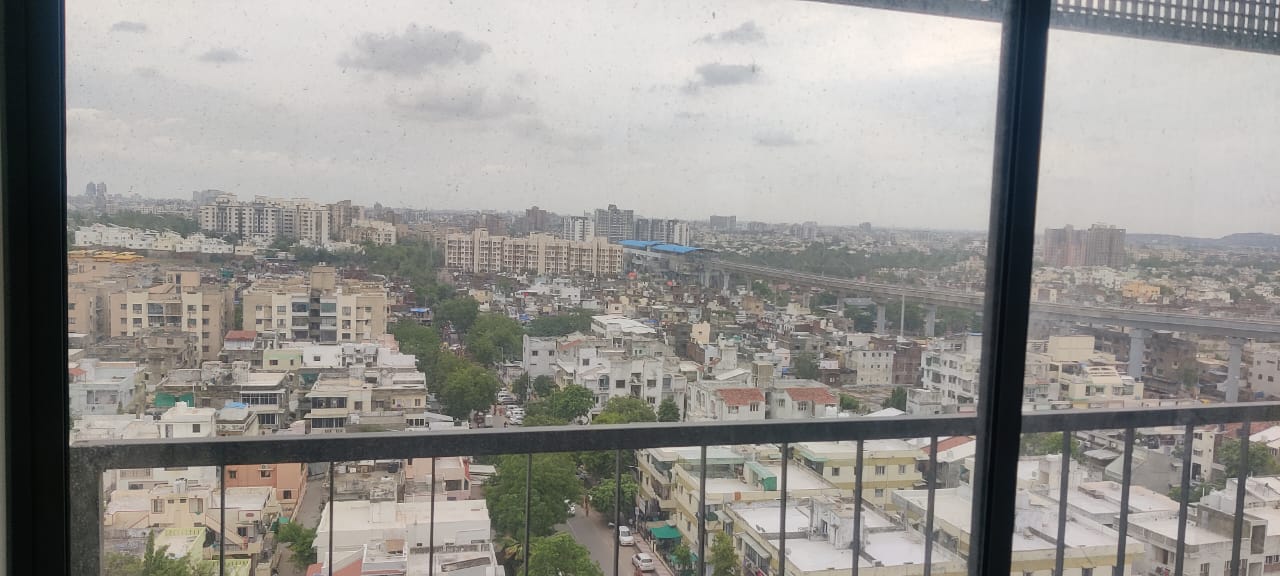 Office 925 Sq. Ft. Commercial Office for Rent in Satellite Ahmedabad - Media 3