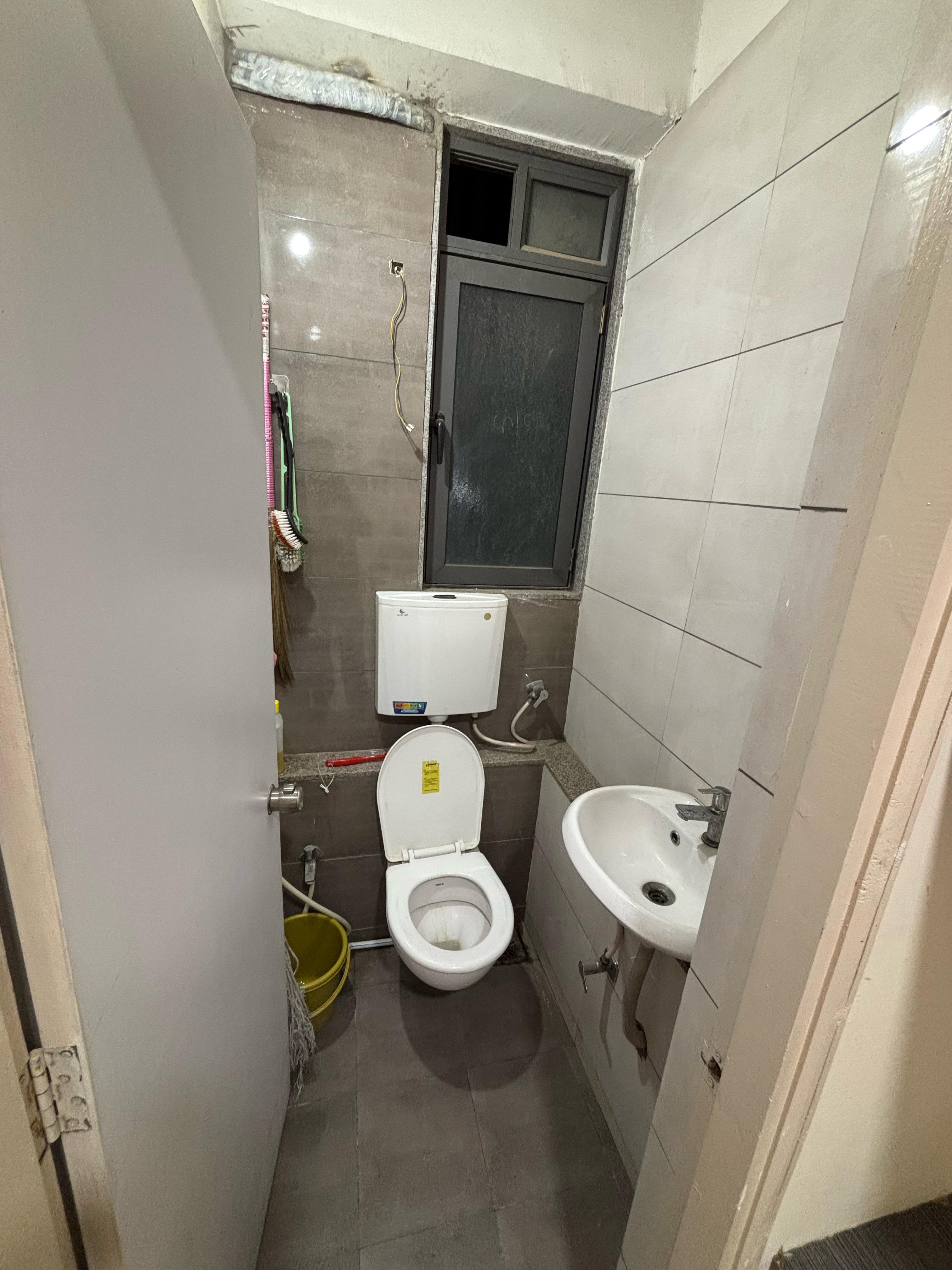 Office 478 Sq. Ft. Commercial Office for Rent in Shyamal Cross Road Ahmedabad