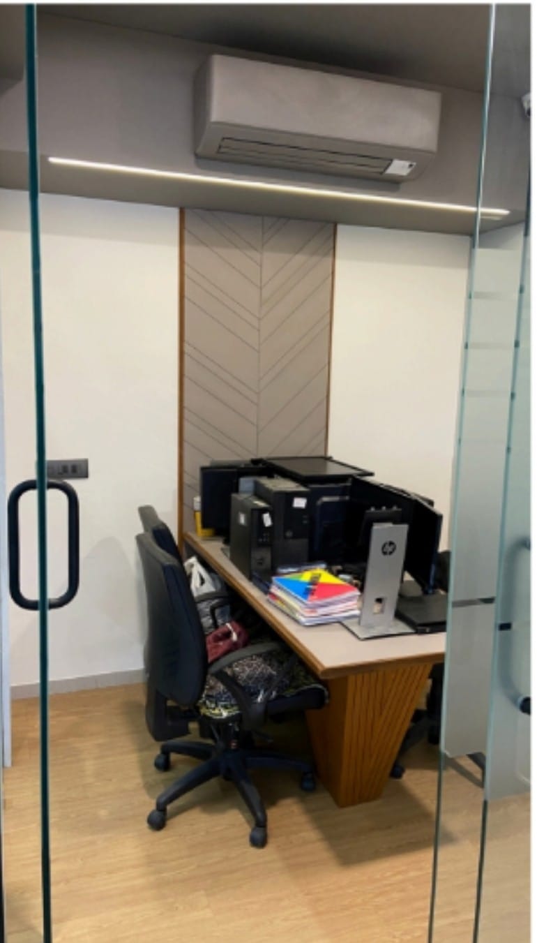 Office 1318 Sq. Ft. Commercial Office for Rent in Thaltej Ahmedabad - Media 4