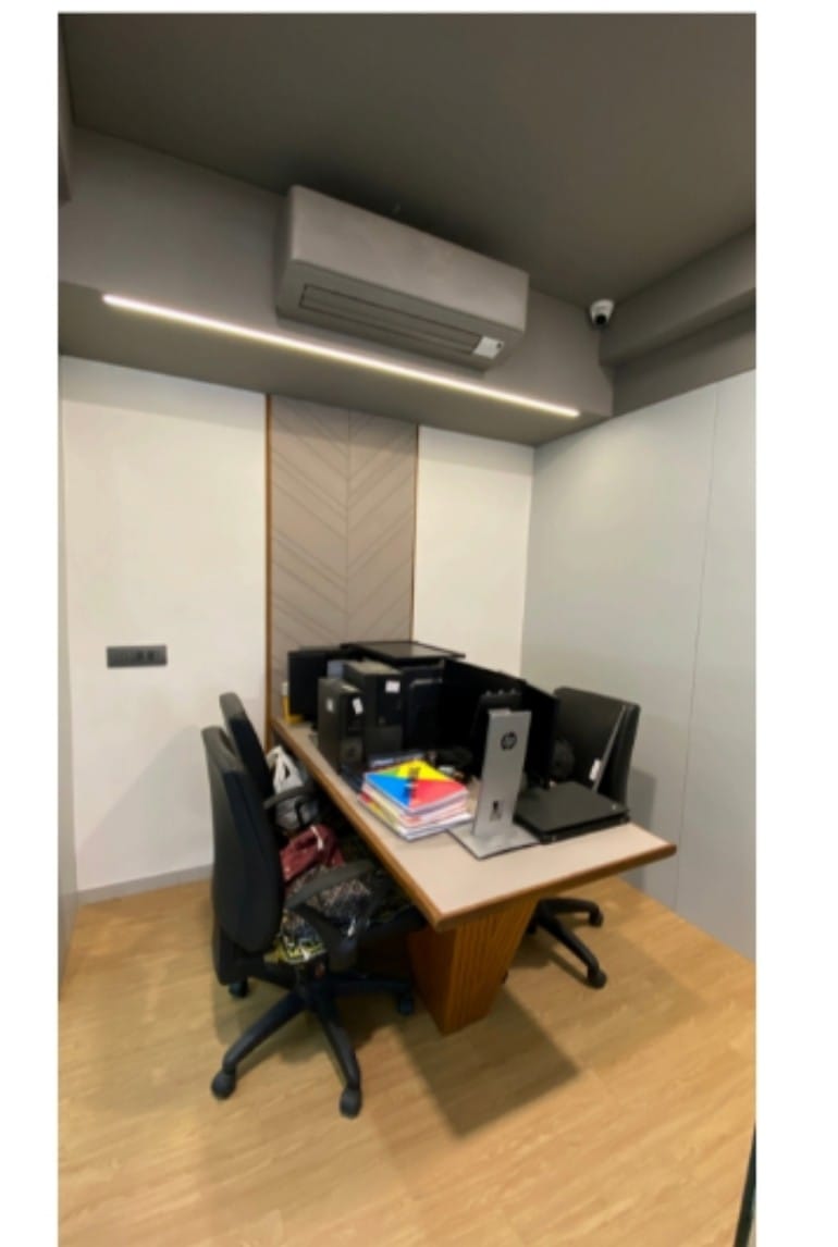 Office 1318 Sq. Ft. Commercial Office for Rent in Thaltej Ahmedabad - Media 5