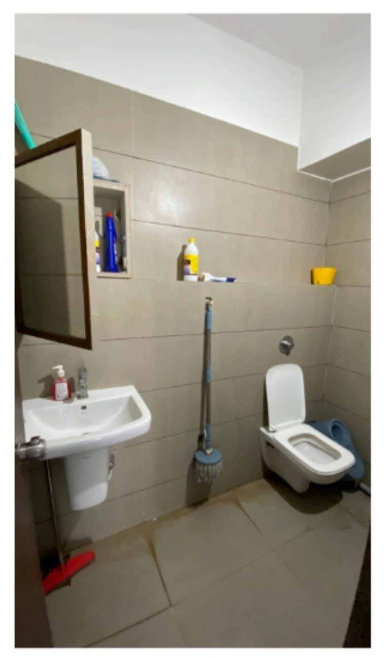 Office 1318 Sq. Ft. Commercial Office for Rent in Thaltej Ahmedabad - Media 11