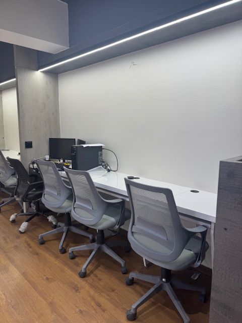 Office 1300 Sq. Ft. Commercial Office for Rent in Rajpath Rangoli Road Ahmedabad - Media 2