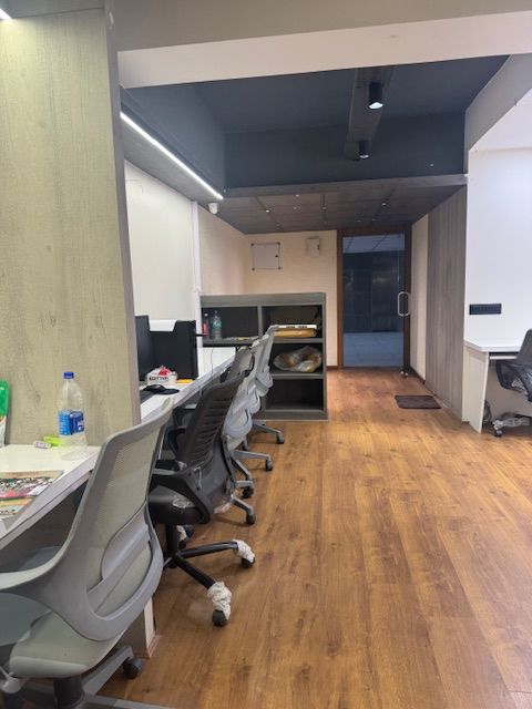 Office 1300 Sq. Ft. Commercial Office for Rent in Rajpath Rangoli Road Ahmedabad - Media 12