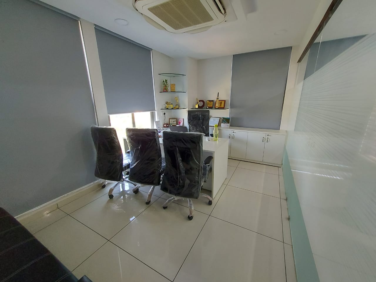 Office 1556 Sq. Ft. Commercial Office for Rent in Vastrapur Ahmedabad - Media 18