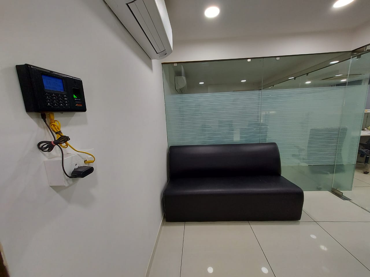 Office 1556 Sq. Ft. Commercial Office for Rent in Vastrapur Ahmedabad - Media 8