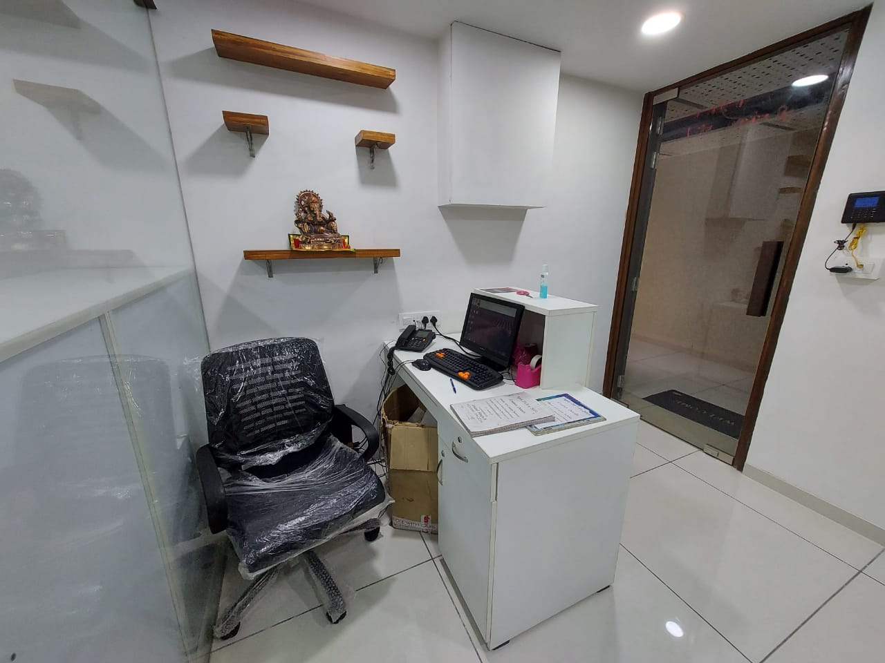 Office 1556 Sq. Ft. Commercial Office for Rent in Vastrapur Ahmedabad - Media 5