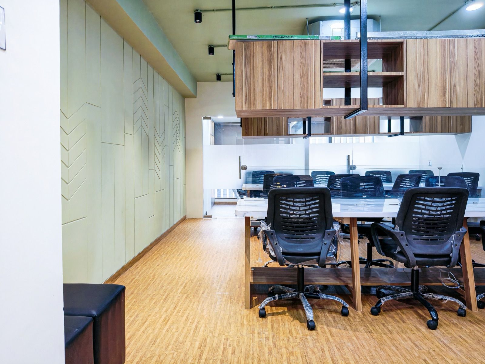 Office 958 Sq. Ft. Commercial Office for Rent in Shyamal Cross Road Ahmedabad