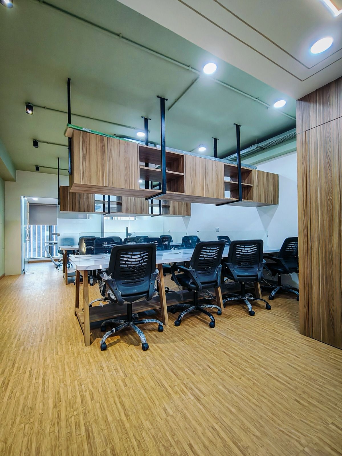 Office 958 Sq. Ft. Commercial Office for Rent in Shyamal Cross Road Ahmedabad - Media 2