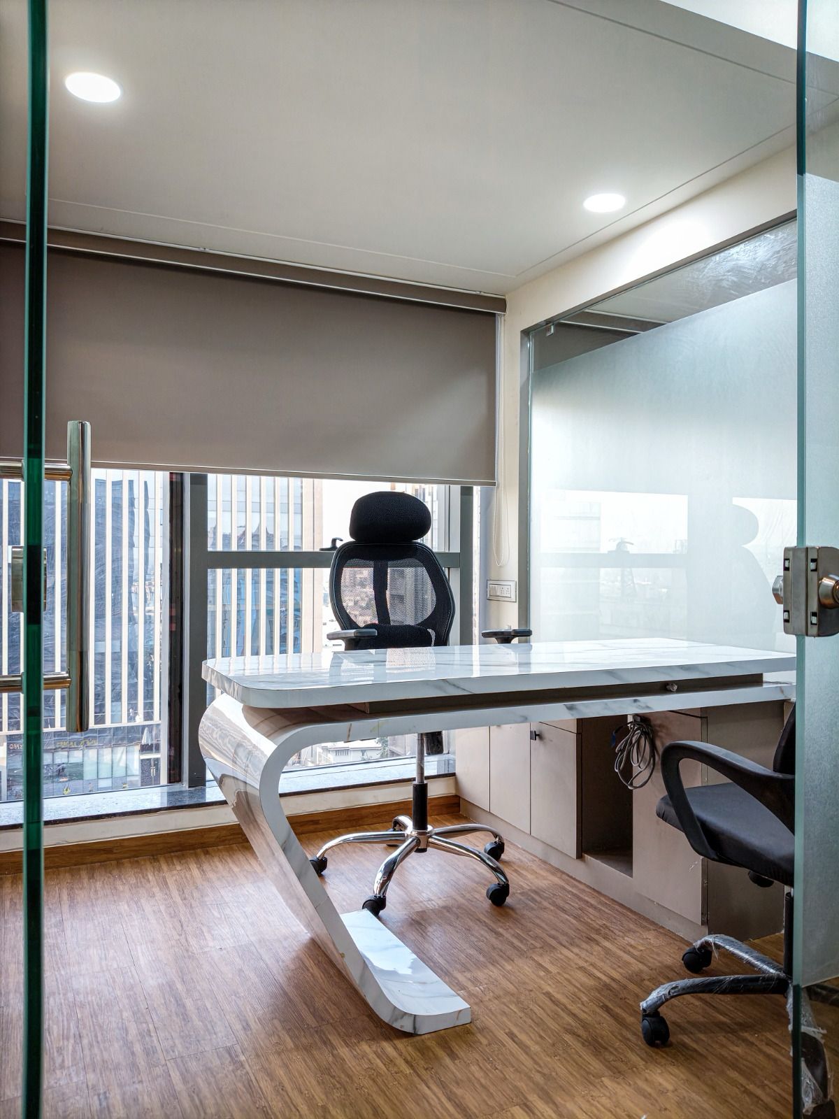 Office 958 Sq. Ft. Commercial Office for Rent in Shyamal Cross Road Ahmedabad - Media 5