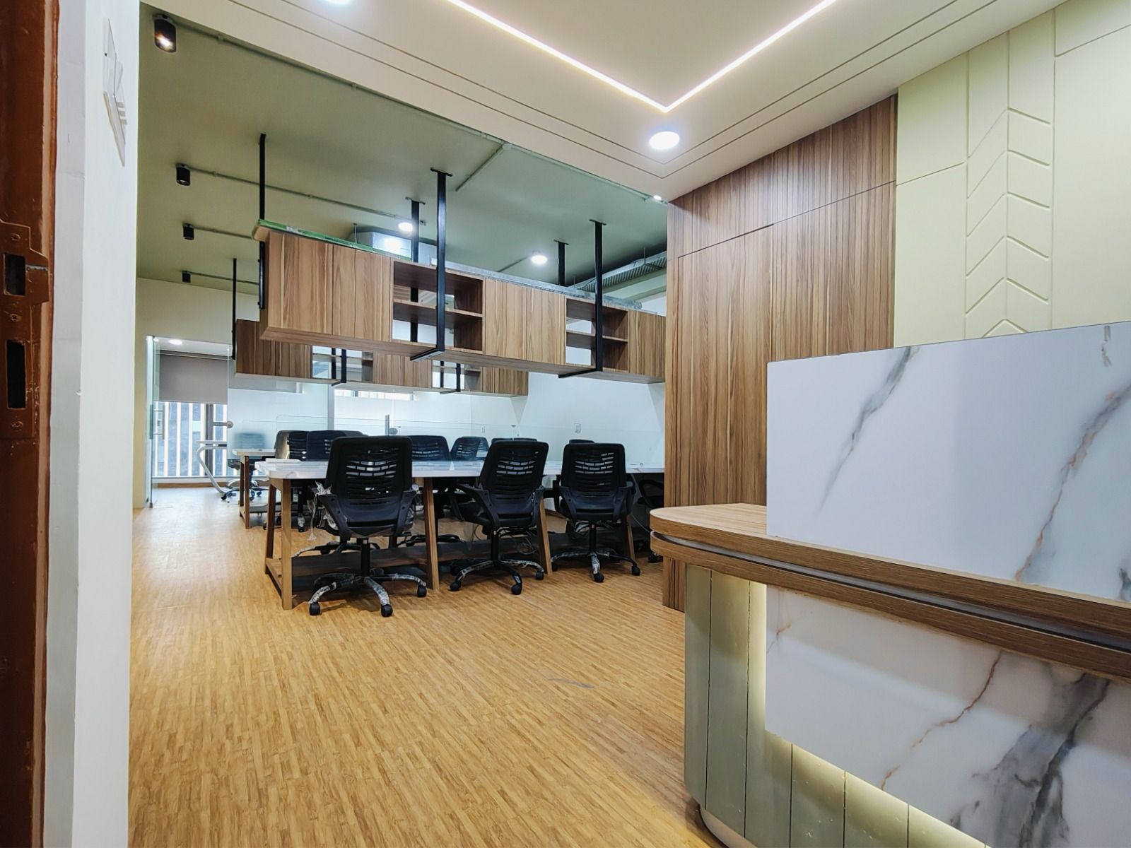 Office 958 Sq. Ft. Commercial Office for Rent in Shyamal Cross Road Ahmedabad - Media 8