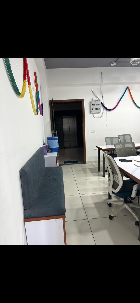 Office 625 Sq. Ft. Commercial Office for Rent in Jagatpur Ahmedabad