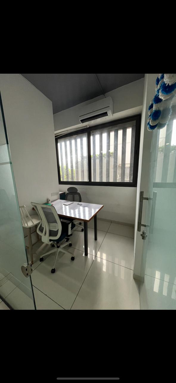 Office 625 Sq. Ft. Commercial Office for Rent in Jagatpur Ahmedabad - Media 4
