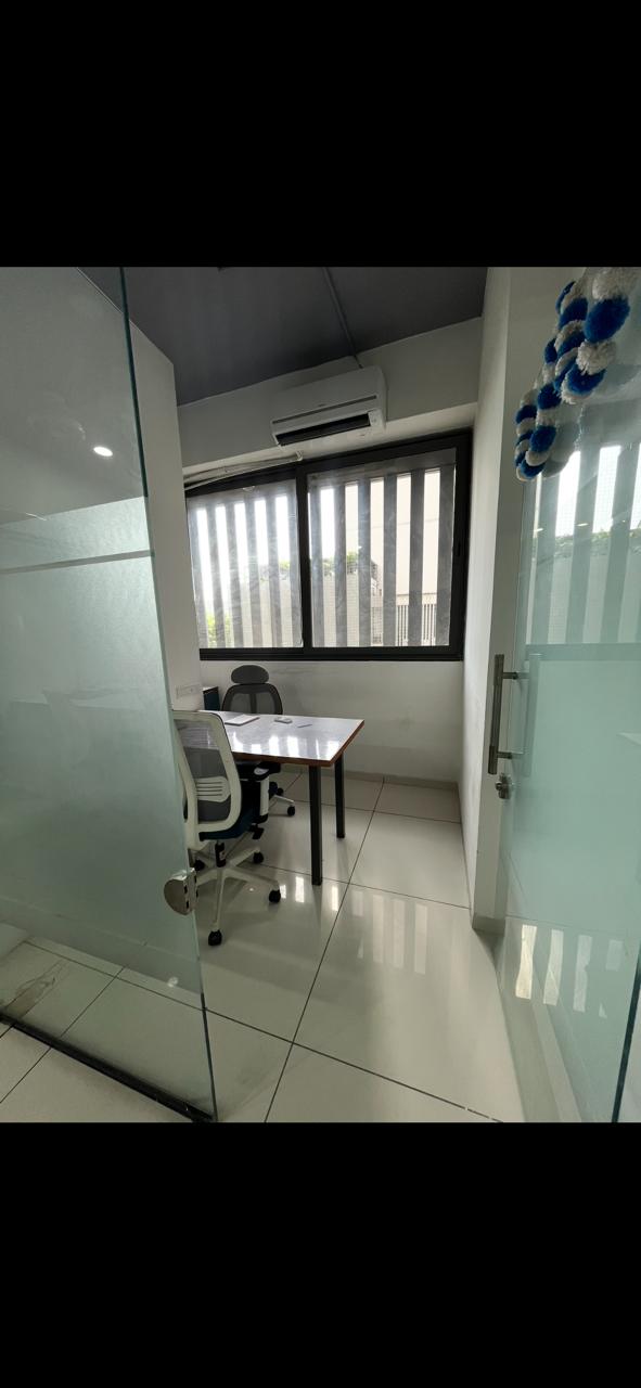 Office 625 Sq. Ft. Commercial Office for Rent in Jagatpur Ahmedabad - Media 5