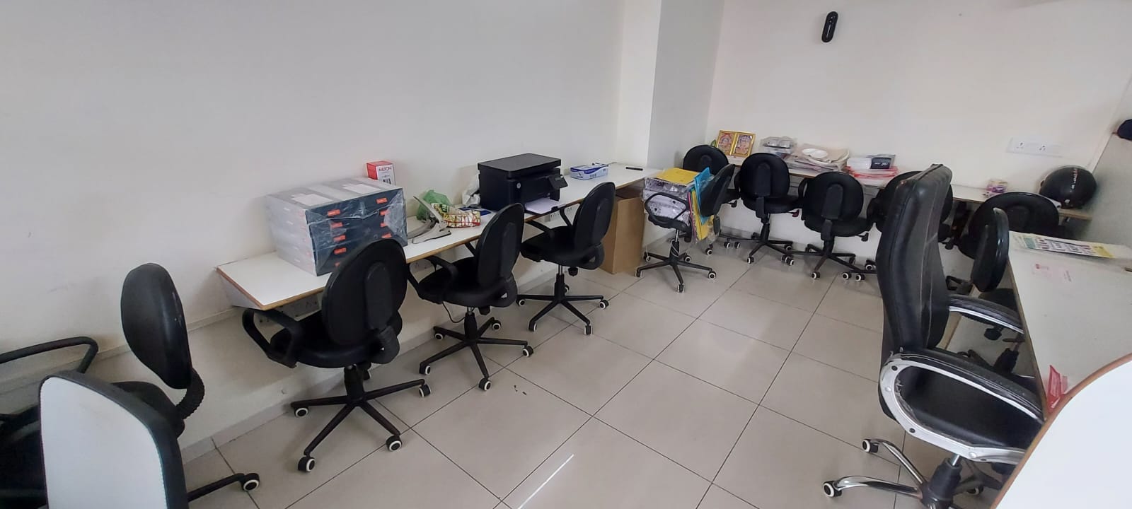 Office 595 Sq. Ft. Commercial Office for Rent in Makarba Ahmedabad