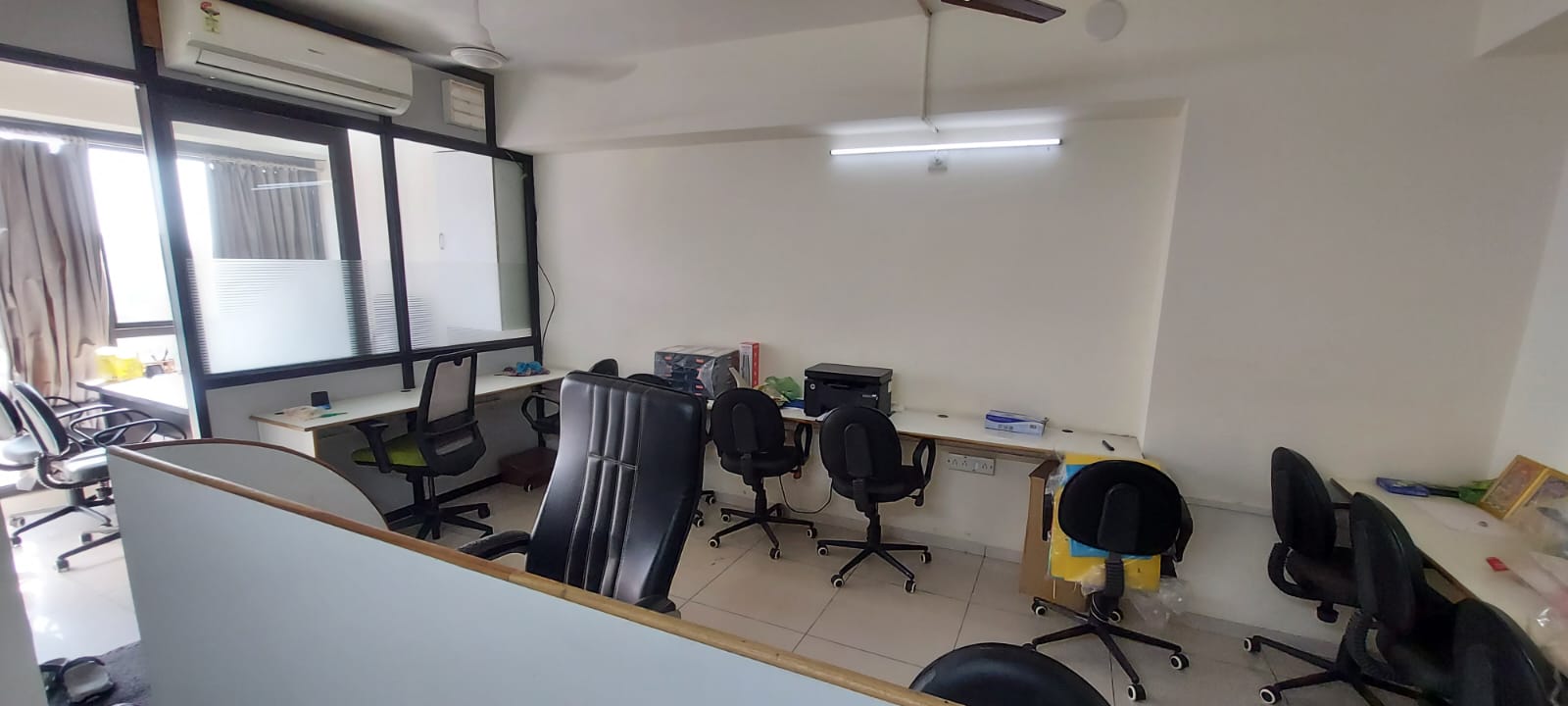 Office 595 Sq. Ft. Commercial Office for Rent in Makarba Ahmedabad - Media 5