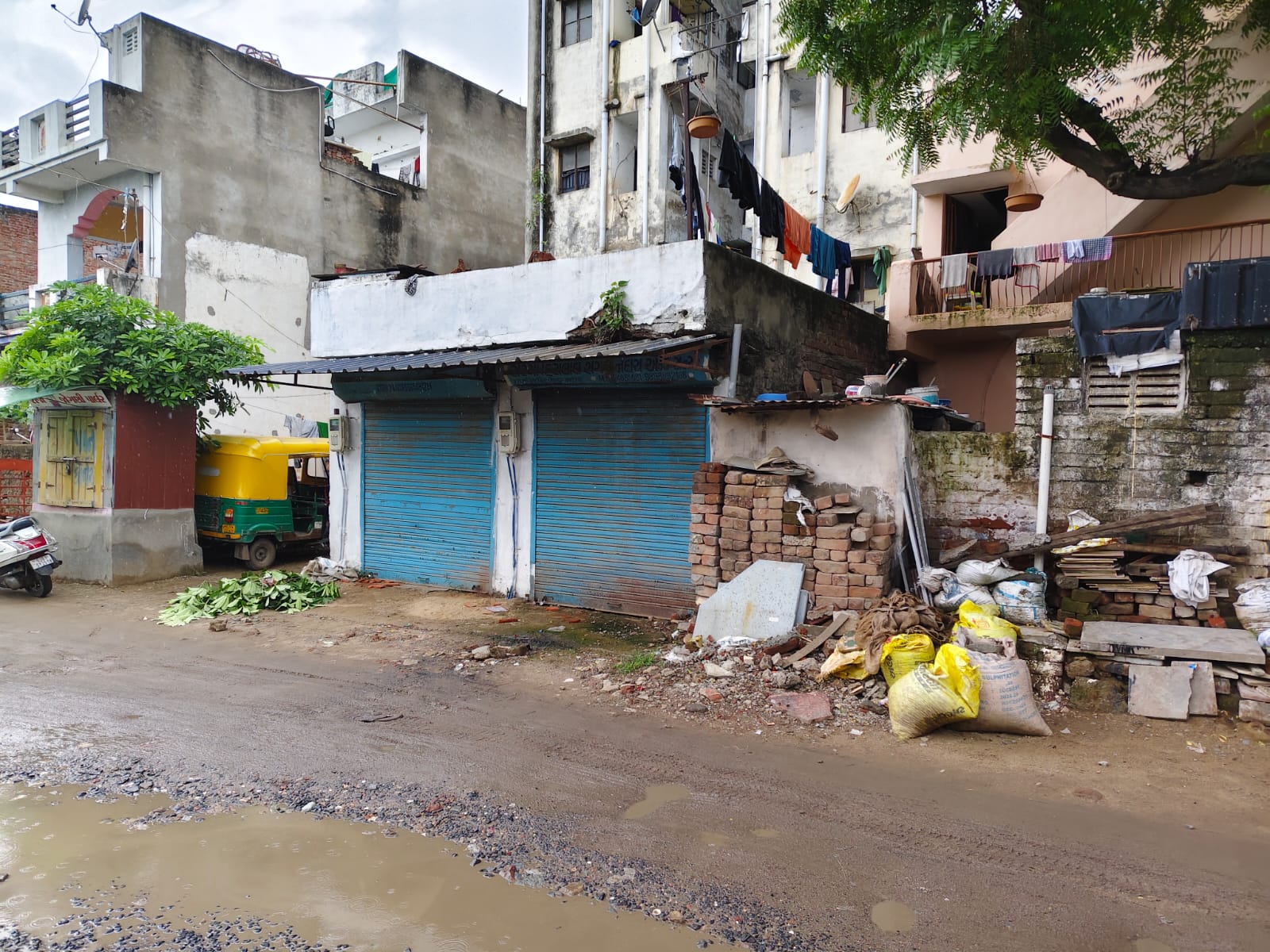 Showroom 800 Sq. Ft. Showroom Ground Floor for Sale in Vejalpur Ahmedabad - Media 3
