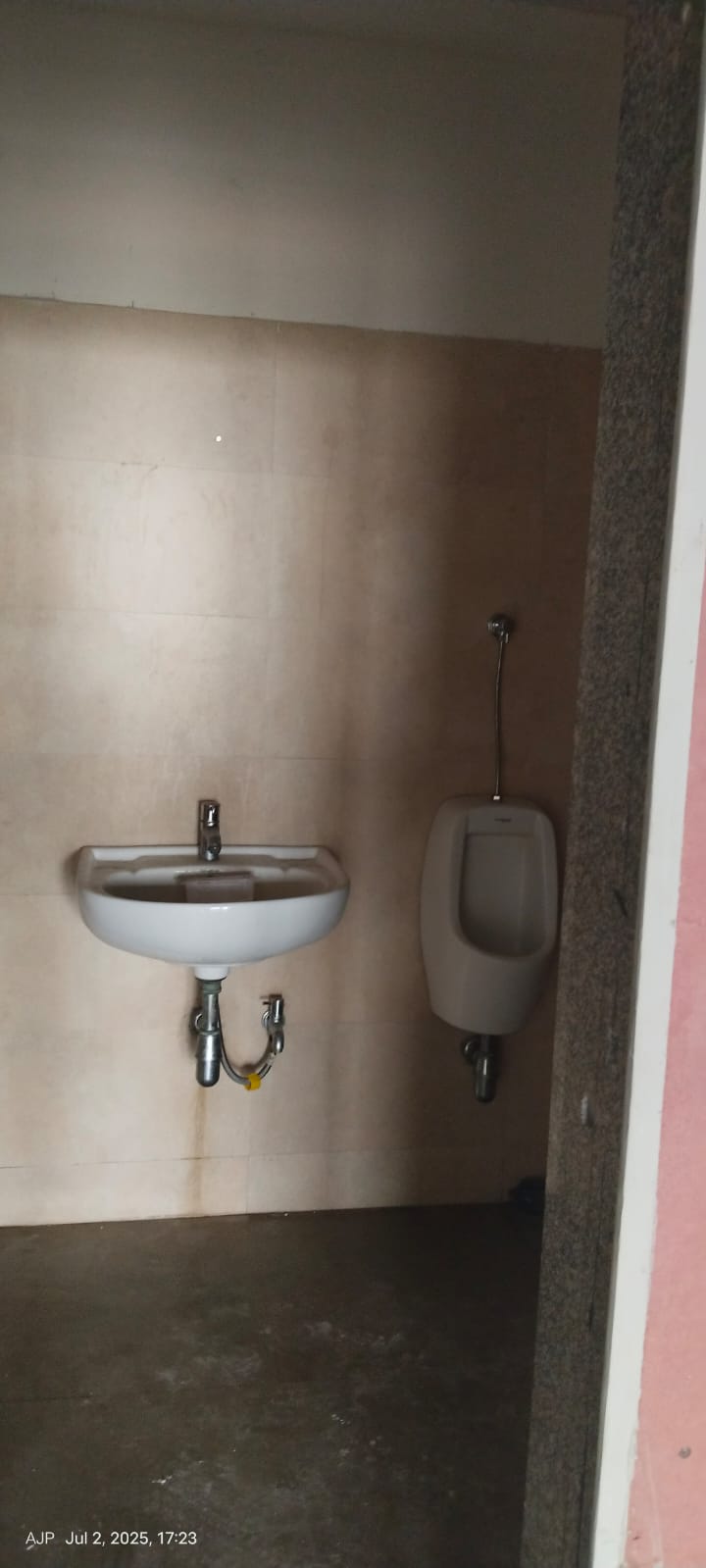 Office 1051 Sq. Ft. Commercial Office for Rent in Thaltej Ahmedabad - Media 3