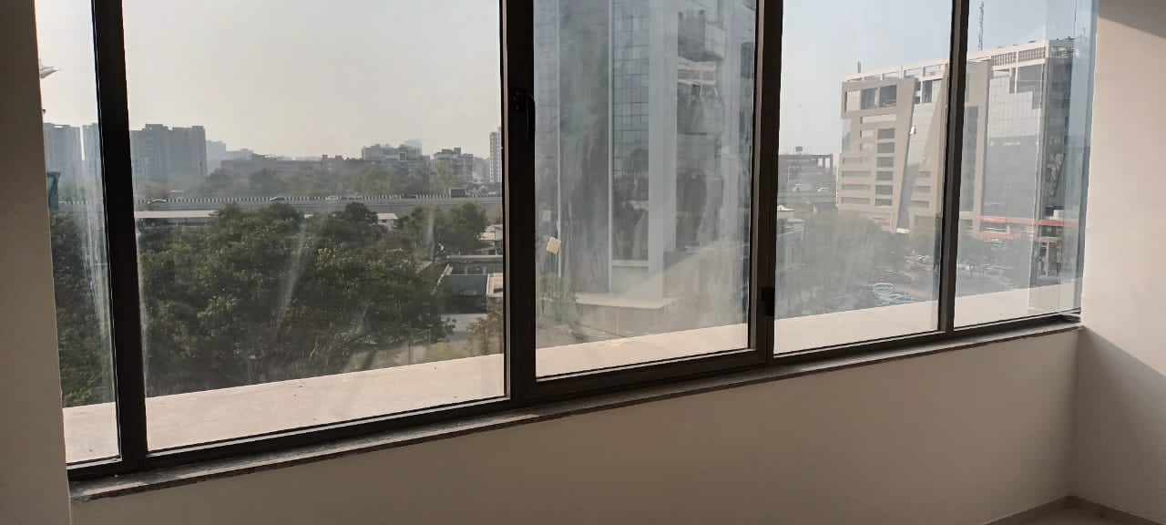 Office 900 Sq. Ft. Commercial Office for Rent in Sola Ahmedabad - Media 3