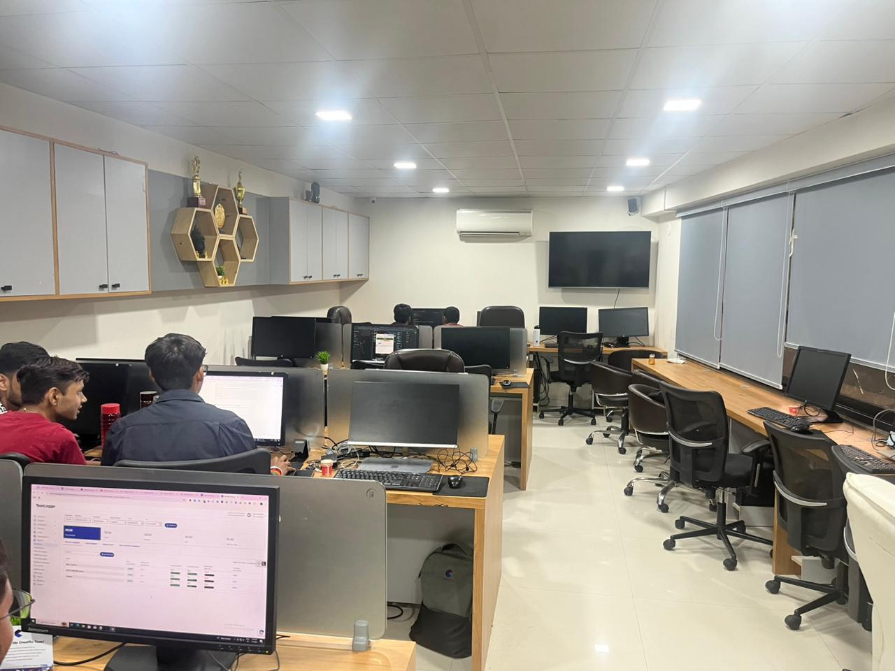 Office 1506 Sq. Ft. Commercial Office for Rent in Satellite Ahmedabad - Media 5